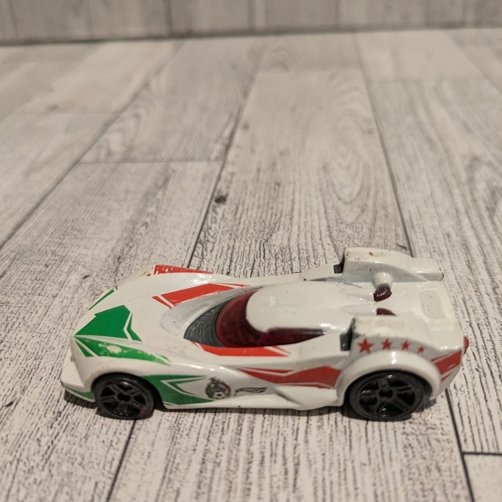 Hot Wheels Racing Star White and Green Toy Car